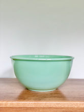 Load image into Gallery viewer, fire king 2000 3.5 quart bowl
