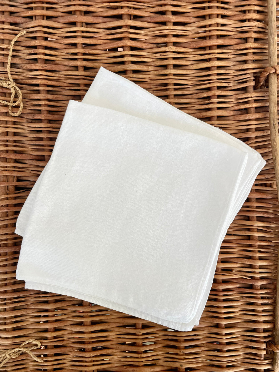 set of 4 white napkins